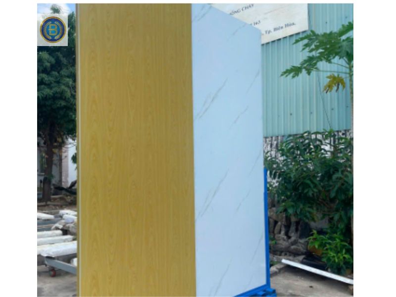 Panel mặt phẳng màu trắng vân đá và màu vân gỗ Panel mặt phẳng màu trắng vân đá và màu vân gỗ